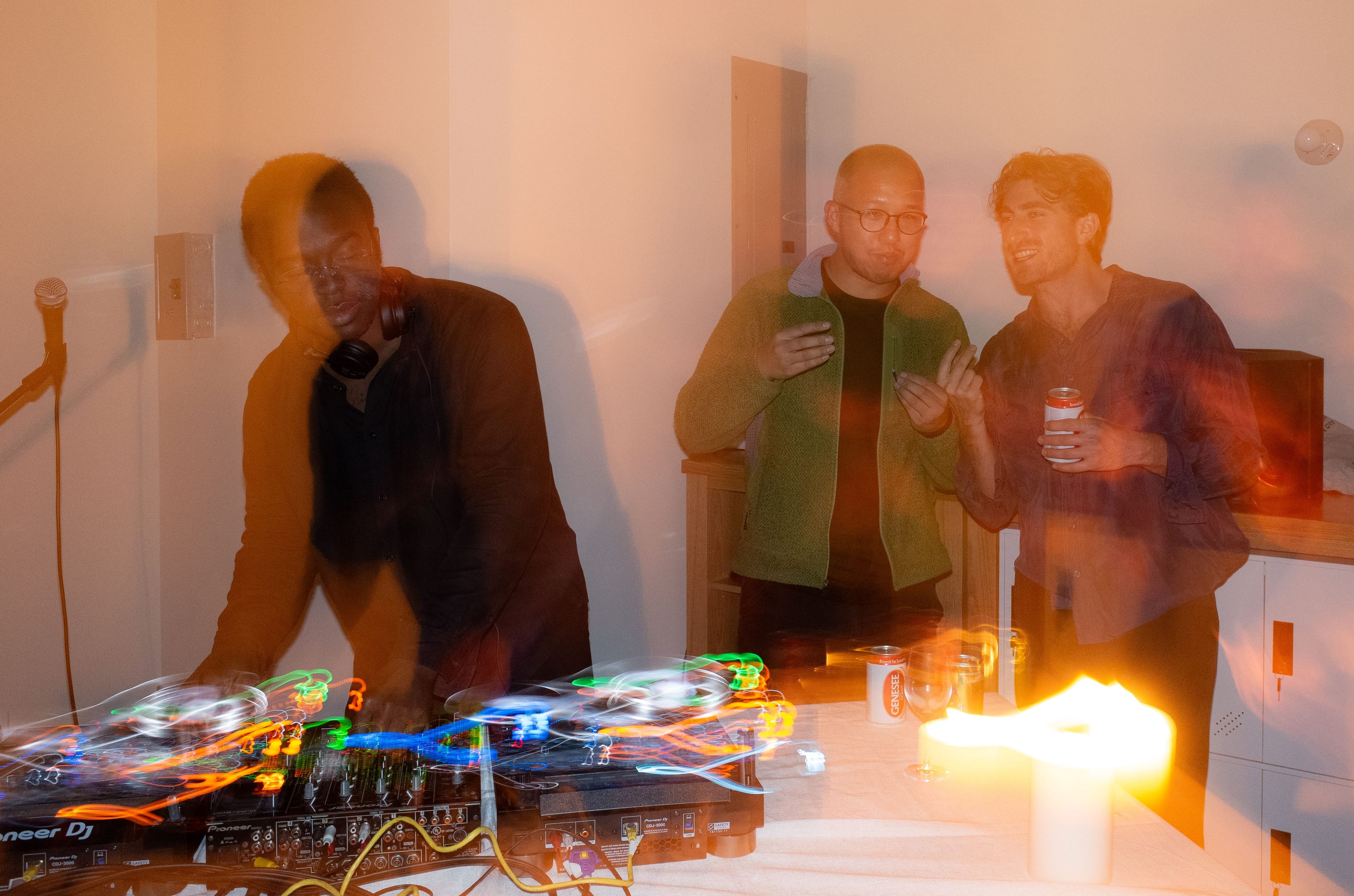 DJ